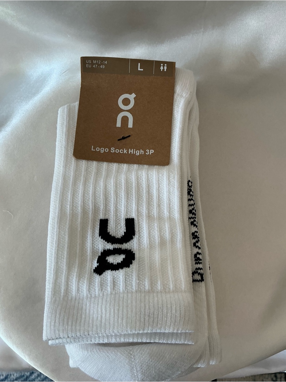 NWT OnCloud Running White Crew Socks with Black Logo - 3 Pack Size Large